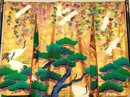 平和屋本店●本手描友禅作家　秋山章　色打掛　和装　婚礼　結婚式　花嫁　神社挙式　群れ鶴草花松文　暈し染め　金彩　逸品　AABM0888fw