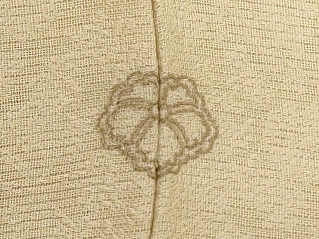 平和屋着物＊夏物　京都・西陣　織元ブランド　秦流舎　色無地　絽　草花紋紗　鳥の子色　正絹　逸品　AABM1084jd