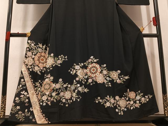 平和屋着物●豪華黒留袖　駒刺繍　花唐草文　金彩　正絹　逸品　AABM1187ph