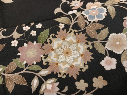 平和屋着物●豪華黒留袖　駒刺繍　花唐草文　金彩　正絹　逸品　AABM1187ph