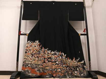平和屋着物●豪華黒留袖　作家物　駒刺繍　群れ鶴草花文　金彩　正絹　逸品　AABM1236ph