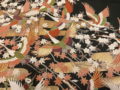 平和屋着物●豪華黒留袖　作家物　駒刺繍　群れ鶴草花文　金彩　正絹　逸品　AABM1236ph