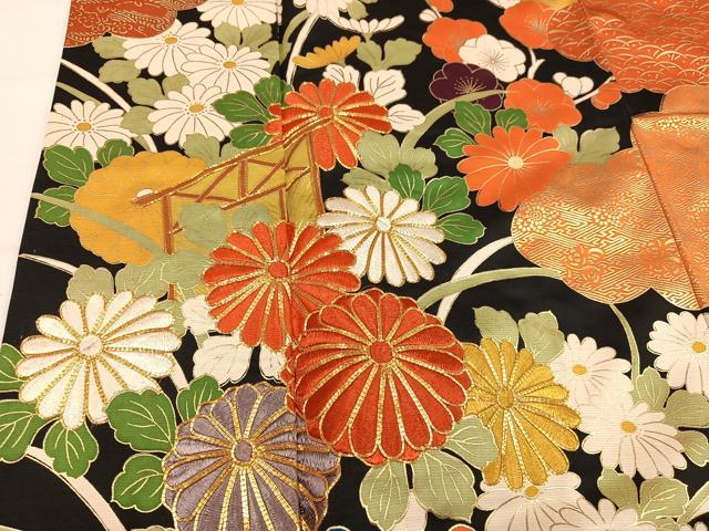平和屋着物●豪華振袖　駒刺繍　雲重ね草花文　黒地　金彩　正絹　逸品　AABM1263ph