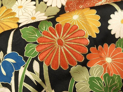 平和屋着物●豪華振袖　駒刺繍　雲重ね草花文　黒地　金彩　正絹　逸品　AABM1263ph