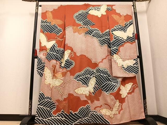 平和屋着物●豪華振袖　駒刺繍　雲重ね舞蝶文　金彩　正絹　逸品　AABM1267ph