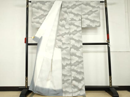 平和屋着物●本場大島紬　白大島　9マルキ　雲重ね文　正絹　逸品　AABM2046cs