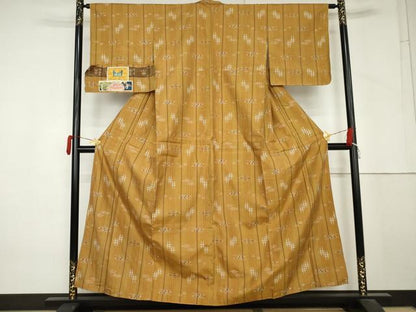 平和屋着物●本場琉球絣　紬　琉球絣文様　証紙付き　正絹　逸品　AABM2153cs