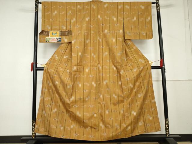 平和屋着物●本場琉球絣　紬　琉球絣文様　証紙付き　正絹　逸品　AABM2153cs