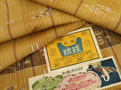 平和屋着物●本場琉球絣　紬　琉球絣文様　証紙付き　正絹　逸品　AABM2153cs