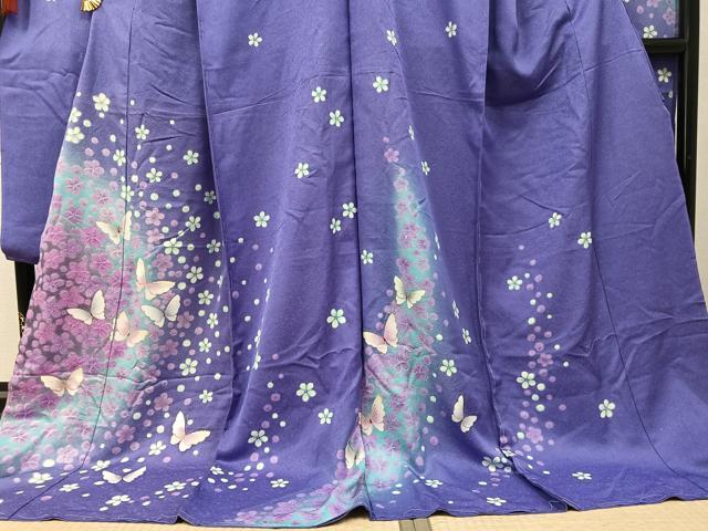 平和屋着物●豪華振袖　刺繍　花蝶文　暈し染め　金糸　金通し地　丹後ちりめん　仮絵羽　逸品　未使用　AABM2541ph