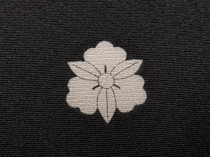 平和屋着物●豪華黒留袖　作家物　駒刺繍　エ霞色紙花車文　金彩　正絹　逸品　AABM2546ph