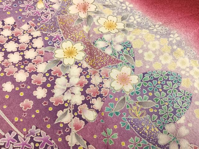 平和屋着物●豪華振袖　舞花文　暈し染め　金彩　金通し地　正絹　逸品　AABM2591ph