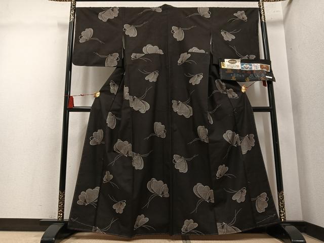 平和屋着物●本場大島紬　古代染色純泥染め　9マルキ　地空き　総絣　舞蝶文　平田織物謹製　証紙付き　正絹　逸品　未使用　AABM2607ph