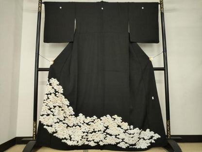 平和屋着物●豪華色留袖　作家物　駒刺繍　松　黒地　正絹　逸品　AABM3053ck