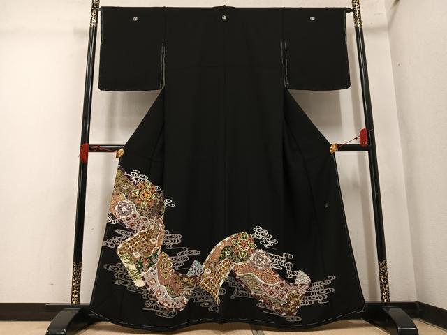 平和屋着物●豪華黒留袖　作家物　駒刺繍　流水花文　金彩　正絹　逸品　未使用　AABM3282ph