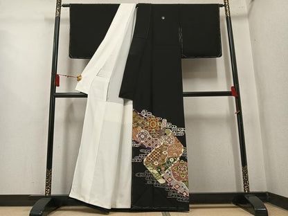 平和屋着物●豪華黒留袖　作家物　駒刺繍　流水花文　金彩　正絹　逸品　未使用　AABM3282ph