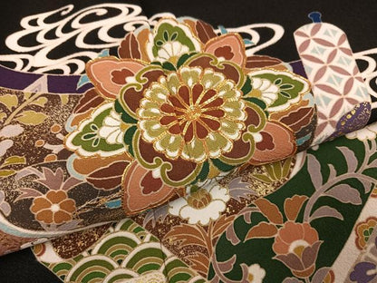 平和屋着物●豪華黒留袖　作家物　駒刺繍　流水花文　金彩　正絹　逸品　未使用　AABM3282ph