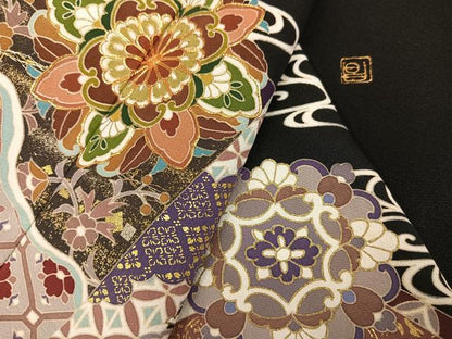 平和屋着物●豪華黒留袖　作家物　駒刺繍　流水花文　金彩　正絹　逸品　未使用　AABM3282ph