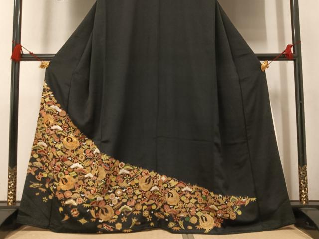平和屋着物●豪華黒留袖　駒刺繍　群れ鶴宝づくし　金彩　正絹　逸品　AABM3358ph