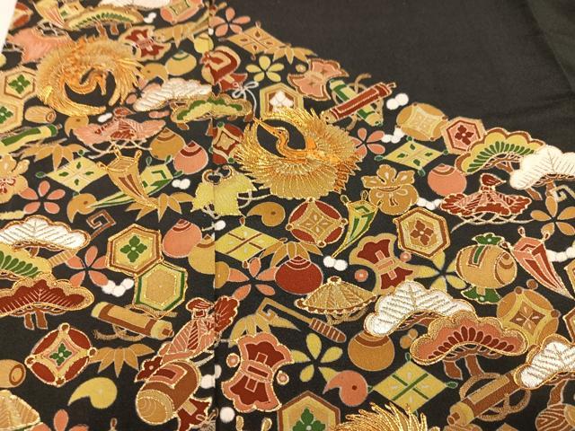 平和屋着物●豪華黒留袖　駒刺繍　群れ鶴宝づくし　金彩　正絹　逸品　AABM3358ph