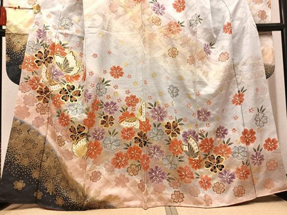 平和屋着物●豪華振袖　駒刺繍　花蝶文　暈し染め　金彩　正絹　逸品　AABM3377ph