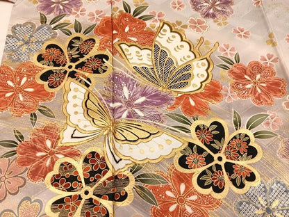 平和屋着物●豪華振袖　駒刺繍　花蝶文　暈し染め　金彩　正絹　逸品　AABM3377ph