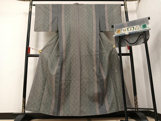 平和屋着物●創業140年　小糸染芸の四代目　小糸敏夫　小紋　結城紬　80亀甲　麻の葉唐草文　証紙付き　正絹　逸品　AABM3383ph