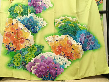 平和屋着物●豪華振袖　駒刺繍　草花宝尽くし　暈し染め　金彩　正絹　逸品　AABM3385ph