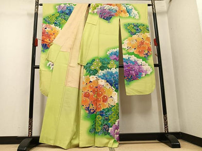 平和屋着物●豪華振袖　駒刺繍　草花宝尽くし　暈し染め　金彩　正絹　逸品　AABM3385ph