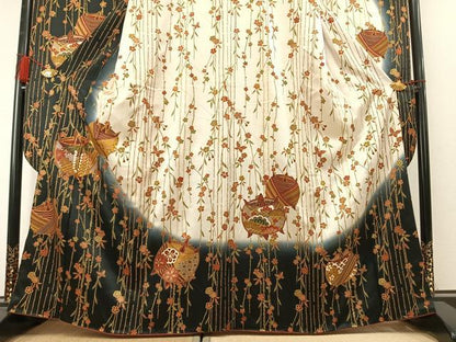 平和屋着物●豪華振袖　駒刺繍　糸巻花蝶文　暈し染め　金彩　正絹　逸品　AABM3685fy