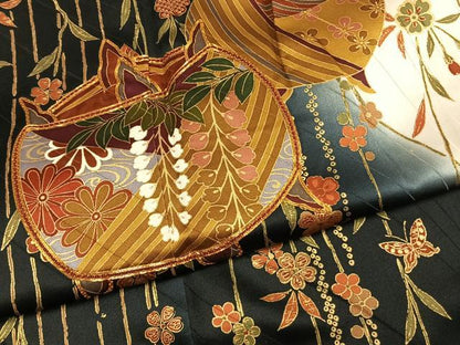 平和屋着物●豪華振袖　駒刺繍　糸巻花蝶文　暈し染め　金彩　正絹　逸品　AABM3685fy