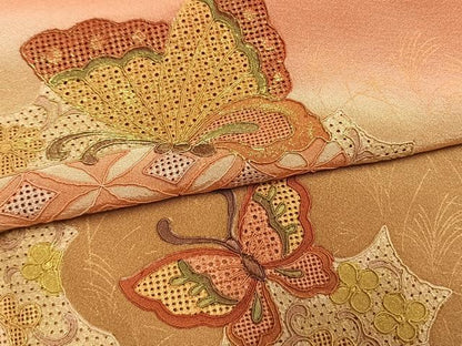 平和屋着物●中国三大刺繍　スワトウ刺繍　汕頭刺繍　総刺繍　訪問着　花蝶文　暈し染め　金糸　金彩　正絹　逸品　AABM3724fy