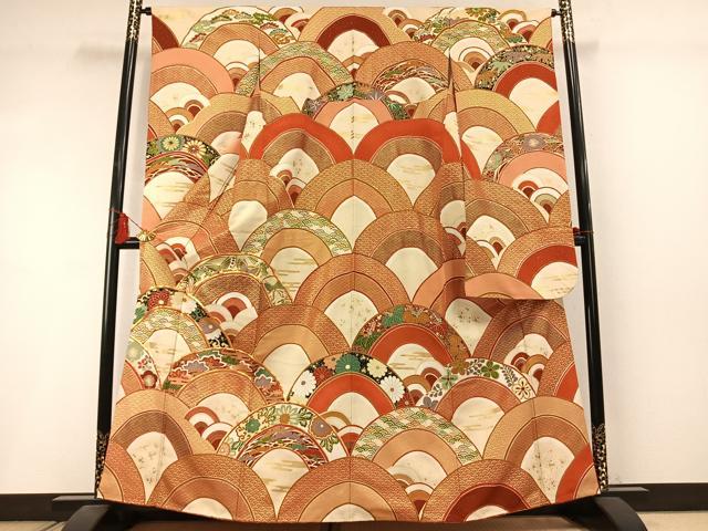 平和屋着物●豪華振袖　駒刺繍　花蝶扇文　暈し染め　金彩　金通し地　正絹　逸品　AABM3844fy