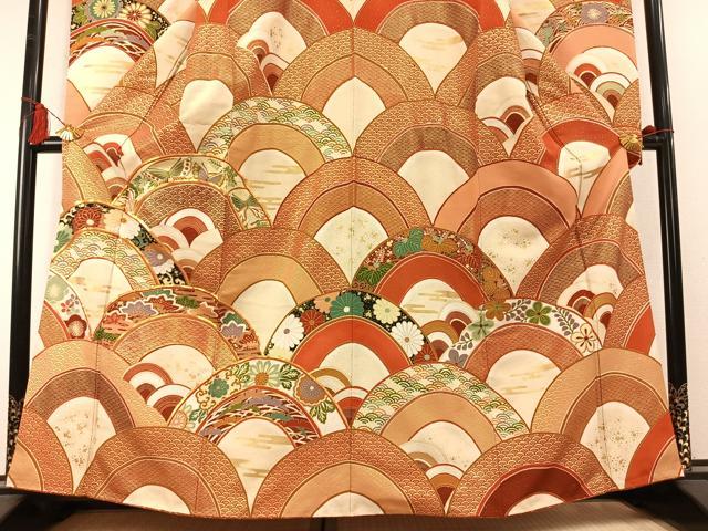 平和屋着物●豪華振袖　駒刺繍　花蝶扇文　暈し染め　金彩　金通し地　正絹　逸品　AABM3844fy