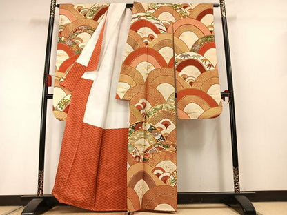 平和屋着物●豪華振袖　駒刺繍　花蝶扇文　暈し染め　金彩　金通し地　正絹　逸品　AABM3844fy
