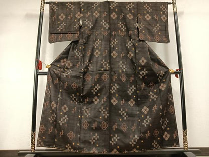 平和屋着物●国指定重要無形文化財　本場久米島紬　手織　正絹　逸品　AABM3867fy