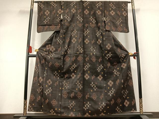 平和屋着物●国指定重要無形文化財　本場久米島紬　手織　正絹　逸品　AABM3867fy