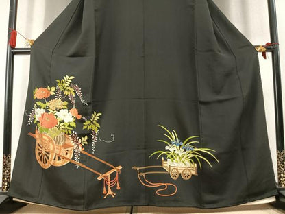 平和屋着物●銀座　志ま亀　黒留袖　駒刺繍　片輪車花文　金彩　たとう紙付き　正絹　逸品　AABM3891fy