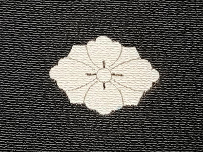 平和屋着物●銀座　志ま亀　黒留袖　駒刺繍　片輪車花文　金彩　たとう紙付き　正絹　逸品　AABM3891fy
