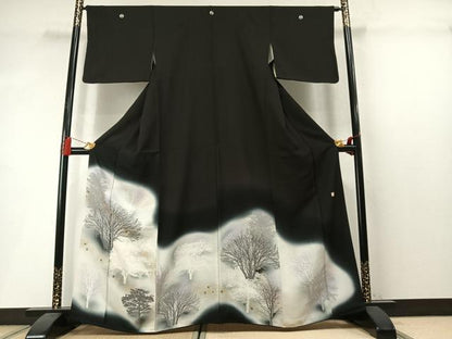 平和屋着物●日展作家　山本唯与志　レリーフ染　黒留袖　樹林文　暈し染め　金銀彩　正絹　逸品　AABM3895fy