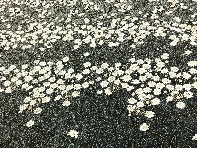 平和屋着物●訪問着　作家物　草花文　たたき染め　黒地　金彩　正絹　逸品　AABM3897fy