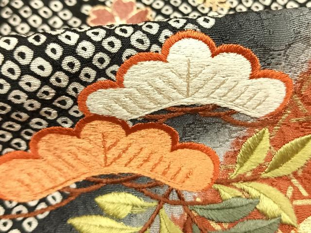 平和屋着物●訪問着　刺繍　松竹　花唐草文　暈し染め　黒地　金糸　金彩　正絹　逸品　AABM3918fy