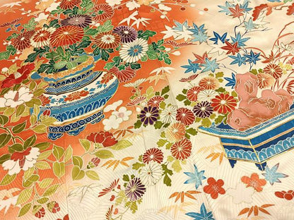 平和屋着物●豪華振袖　駒刺繍　松竹梅　草花陶器文　暈し染め　金彩　正絹　逸品　AABM3925fy
