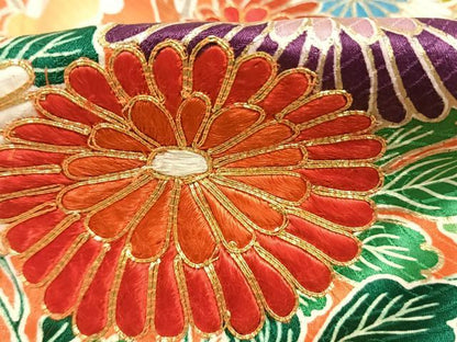 平和屋着物●豪華振袖　駒刺繍　松竹梅　草花陶器文　暈し染め　金彩　正絹　逸品　AABM3925fy