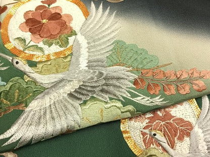 平和屋着物●豪華黒留袖　作家物　駒刺繍　総刺繍　飛鶴枝松花文　暈し染め　金糸　正絹　逸品　未使用　AABM3945fy