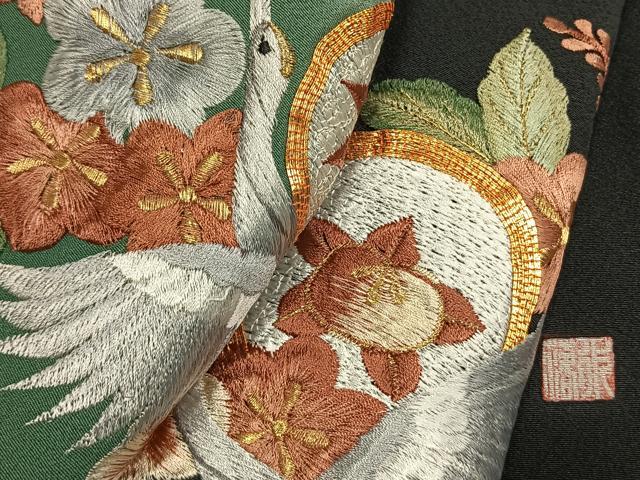 平和屋着物●豪華黒留袖　作家物　駒刺繍　総刺繍　飛鶴枝松花文　暈し染め　金糸　正絹　逸品　未使用　AABM3945fy