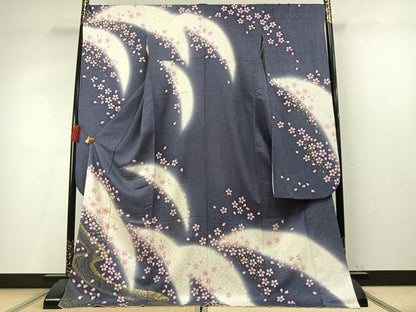 平和屋着物●豪華振袖　駒刺繍　流水舞桜文　暈し染め　金彩　銀通し地　正絹　逸品　AABM4121fy