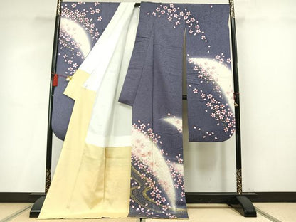 平和屋着物●豪華振袖　駒刺繍　流水舞桜文　暈し染め　金彩　銀通し地　正絹　逸品　AABM4121fy