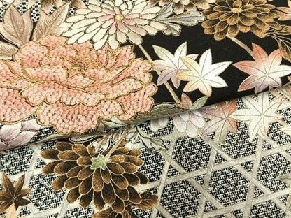 平和屋着物●豪華黒留袖　駒刺繍　草花文　金糸　金彩　正絹　逸品　AABM4176fy