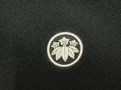 平和屋着物●豪華黒留袖　駒刺繍　草花文　金糸　金彩　正絹　逸品　AABM4176fy